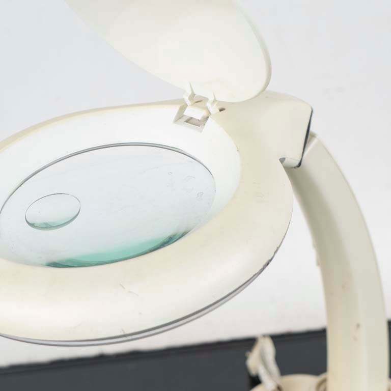 Lámpara de aumento con lente ajustable - imagen 2
