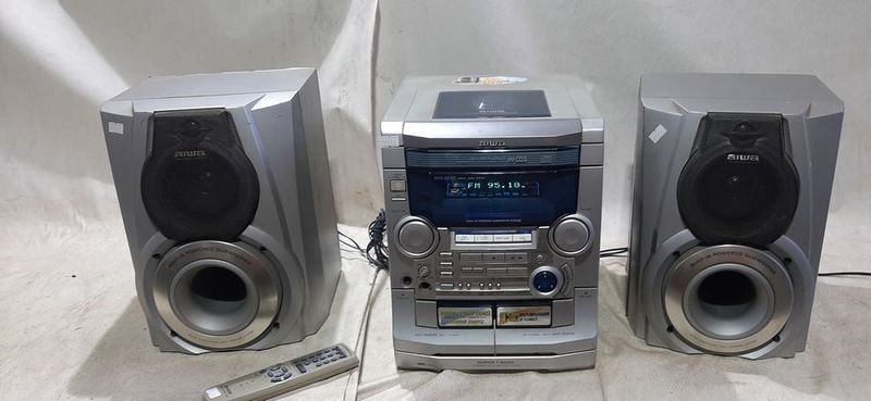 Lote siguiente: Sistema de Audio AIWA con Control Remoto