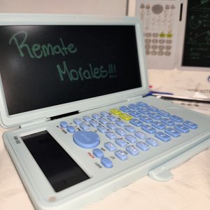 Calculadora Científica con Tableta LED, Lápiz y Estuche Rígido Celeste - imagen 3