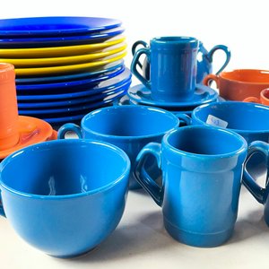 Treinta piezas en cerámica platos llanos, tazas, pocillos, azucarero (sin tapa) - imagen 3