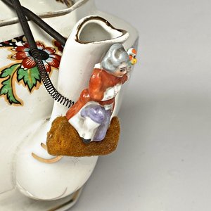 Tetera de Loza Inglesa con Decoración Floral y Tapa - imagen 3