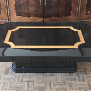 Lote siguiente: Mesa Ratona Octogonal Negra con Detalles en Madera Clara