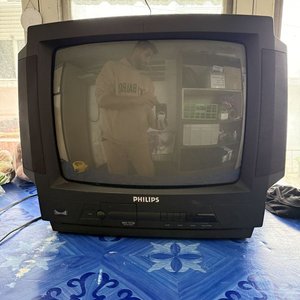 Lote anterior: Televisor Philips CRT a Color con Control Remoto