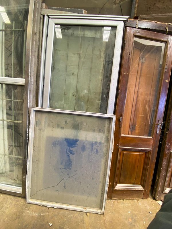 Puerta de Vidrio MDF Azul y Ventana de Aluminio - imagen 1