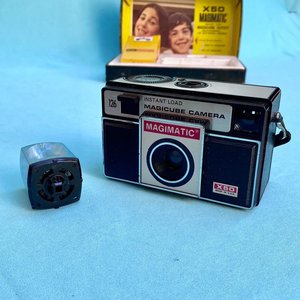 Antigua cámara de fotos americana con muy poco uso o sin uso en su caja original . X50 Magimatic. Complete Magicube outfit. Made in usa by Imperial Camera Corp. under eastman Kodak Corp.  10 cm x  cm. - imagen 8