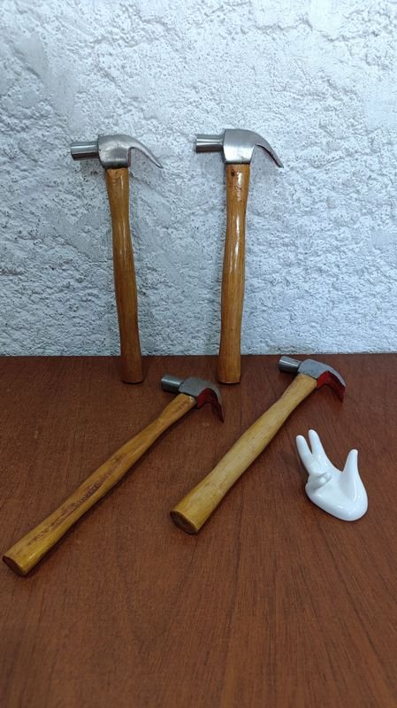 Lote siguiente: Martillos de madera y metal para clavar