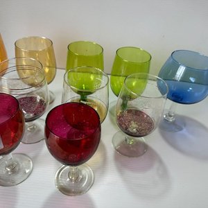 Lote de 11 Copas de Cristal de Colores Variados y Diseños - imagen 4