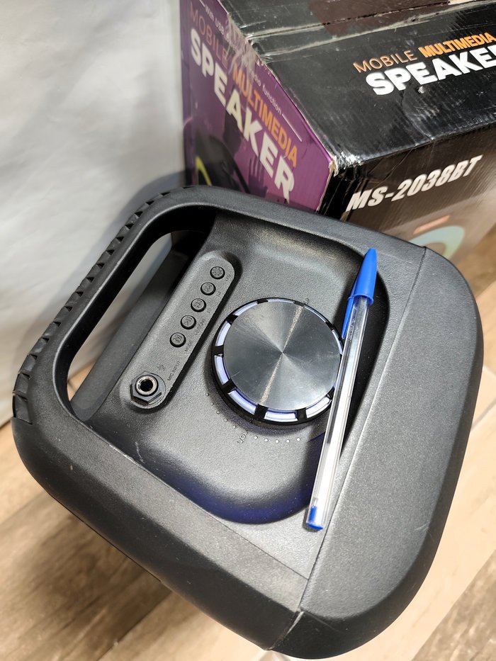 Altavoz multimedia recargable con Bluetooth y luces - imagen 3