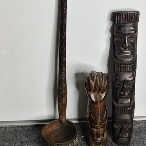 Lote de 3 piezas de madera tallada: cucharón y figuras tribales - imagen 3