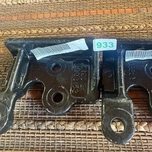 Juego de 2 Soportes Inferiores Geely Originales - imagen 3