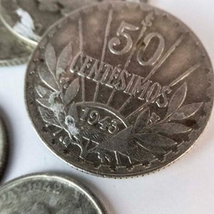 9 Monedas de Plata Uruguayanas: Varios Valores y Años, Peso Total 52 grs. - imagen 2