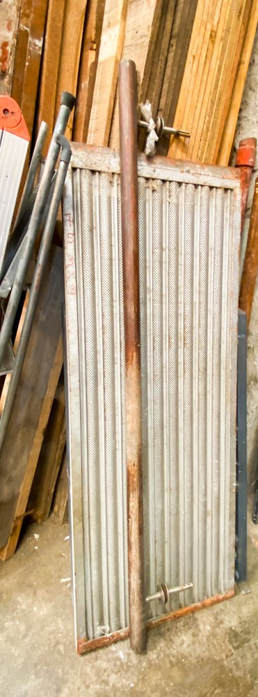 Lote siguiente: Pasamano de madera largo y resistente
