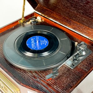 Equipo Combinado 3 en 1: Radio, Tocadiscos y CD en Caja Estilo Antiguo - imagen 2