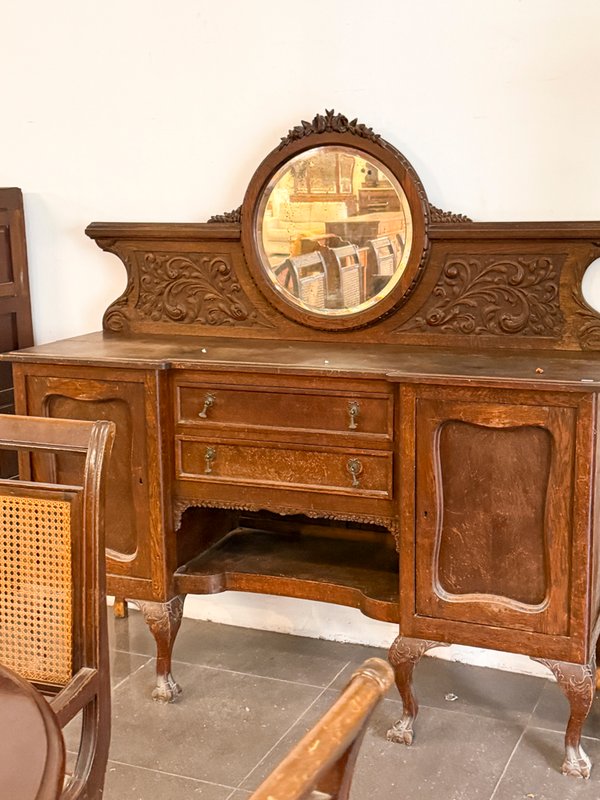 Mueble Aparador Antiguo con Espejo y Talla Decorativa