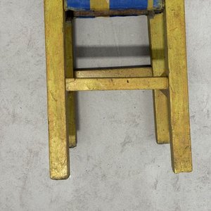 Banco de Madera Amarillo y Azul con Asiento de Malla - imagen 4