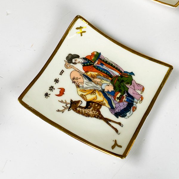 Juego de porcelana oriental para café, quince piezas decoradas personajes - imagen 4