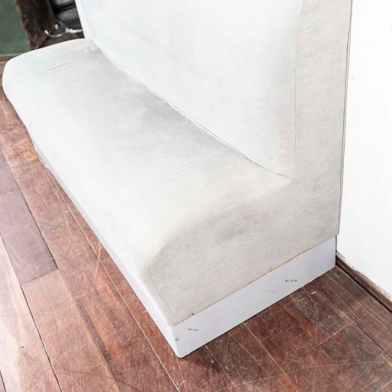 Sofá de dos cuerpos con base de madera para decorar tu hogar - imagen 3