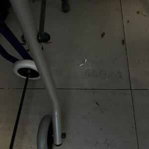 Andador Ortopédico Plegable con Asiento Negro y Verde - imagen 3