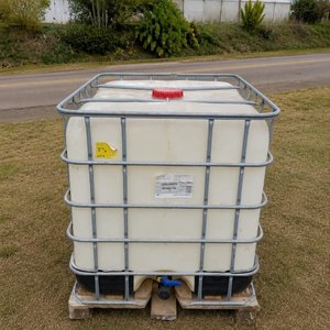 Tanque de Plástico Blanco 1000 Litros con Estructura Metálica - imagen 2