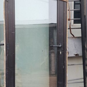 Lote siguiente: Puerta de Aluminio Negra DVH con Vidrio Doble Hermético