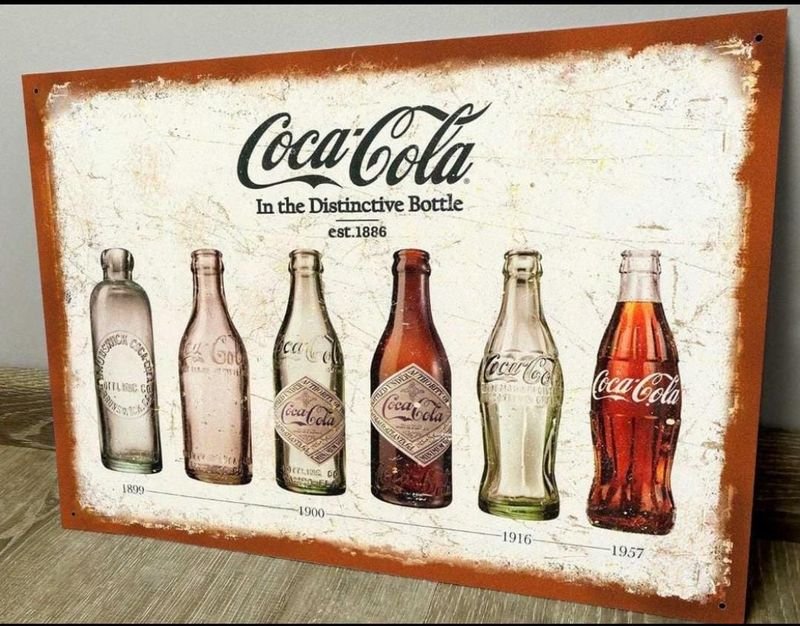 Cartel Metálico Decorativo Coca-Cola "In The Distinctive Bottle" 28x19 cm