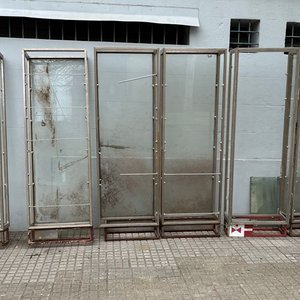 Lote anterior: 6 Estanterías Metálicas con Vidrio