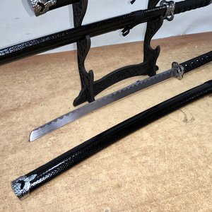 Set de 3 Espadas Japonesas Decorativas con Soporte: Katana, Wakizashi y Tanto - imagen 4