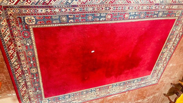 Alfombra persa de estilo clásico con detalles ornamentales - imagen 1