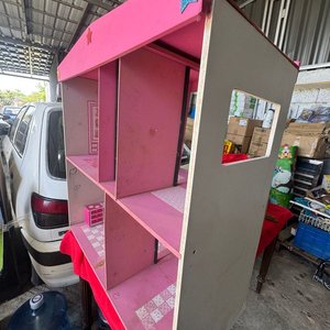 Casa de Muñecas Rosa de Madera Usada - imagen 3