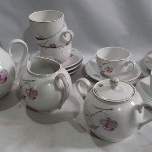 Juego de Té Blanco para 6 Personas con Tazas, Platos y Jarritas - imagen 2