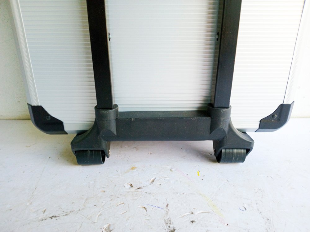 Valija de aluminio con llave - imagen 4