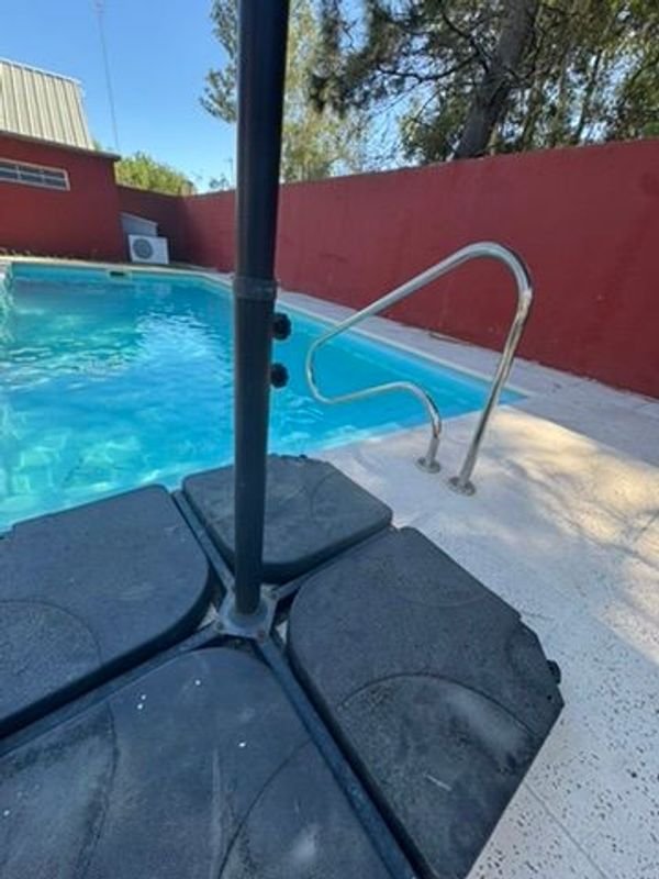 Gran Sombrilla Moderna para Piscina - imagen 7