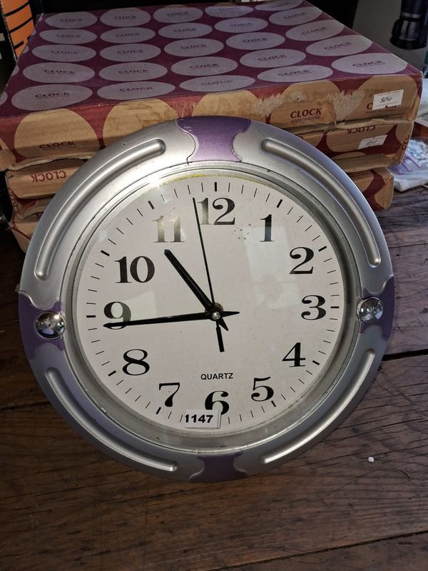 Lote siguiente: Relojes de pared para decoración