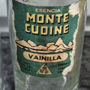 Dos Botellitas de Esencia Monte Cudine Vainilla y Azul - imagen 4