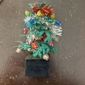 Adornos Navideños: Bota de Ángel, Bolas, Guirnalda y Mini Árbol - imagen 7