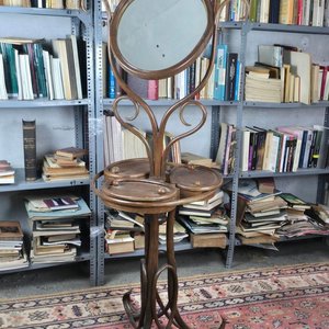Lote anterior: Espejo de Pie Basculante Estilo Thonet con Reparticiones