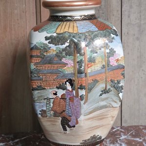 Florero Japonés de Cerámica con Escena de Geishas y Jardín Oriental - imagen 3
