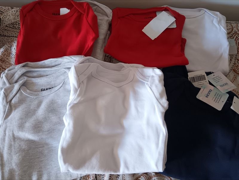 Lote siguiente: Ropa de bebé niña en lote