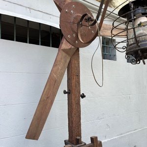 Farol Rústico de Madera y Hierro Fundido con Aspas - imagen 7