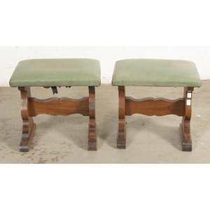 Lote siguiente: Par de Banquetas Provenzales Tapizadas en Verde