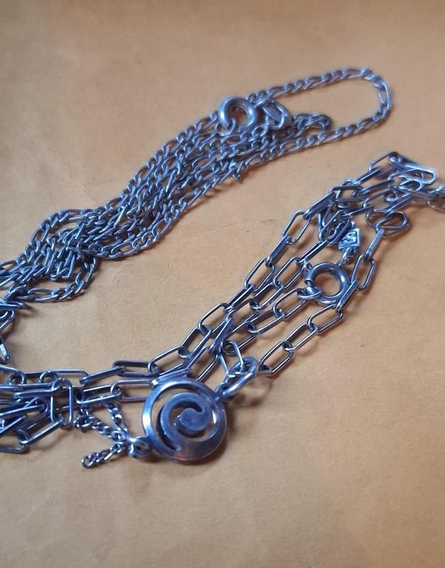 Lote siguiente: Cadenas de plata con accesorios