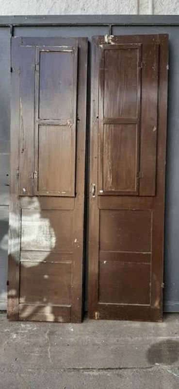 Lote siguiente: Ventanas de madera con postigos