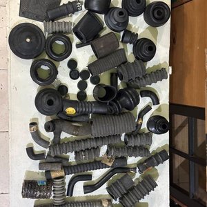 Lote de Fuelles y Mangueras de Goma para Automotor - imagen 7