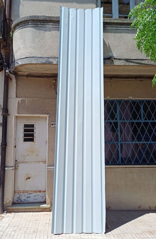Ventanas de aluminio trapezoidales cal. 26, nuevas pintadas - imagen 2