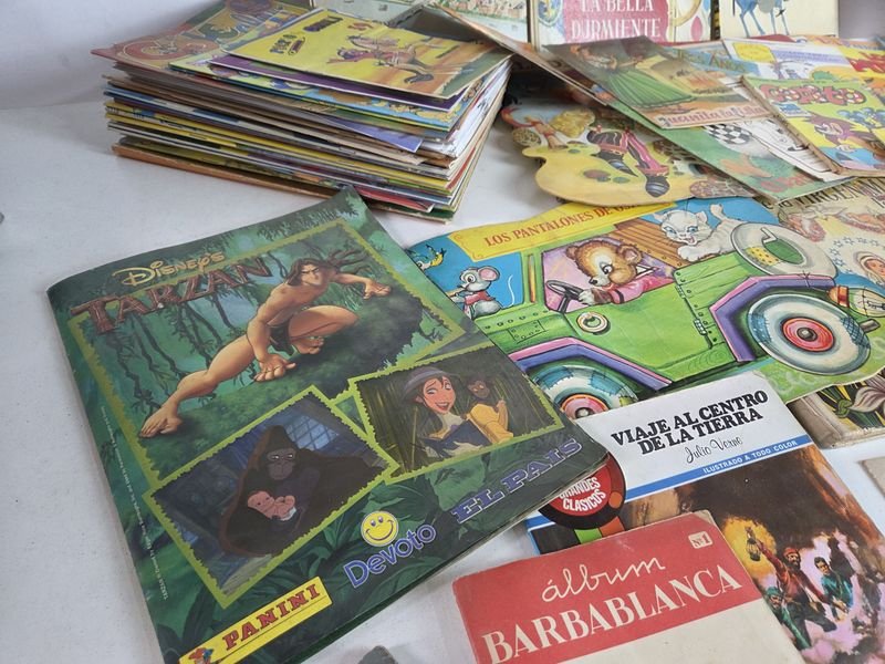 Colección de libros infantiles y figuritas - imagen 4