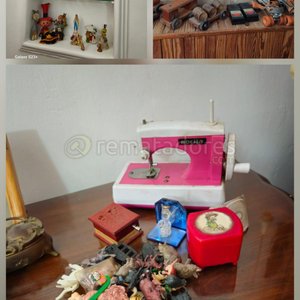 Lote siguiente: Lote de Adornos, Juguetes y Máquina de Coser Antigua