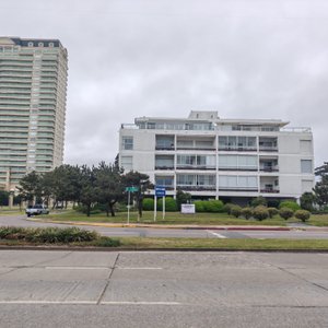 Edificio de apartamentos en venta en primera línea de playa - imagen 2