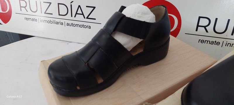Calzado Talle 35 - Zapatos Negros de Alta Calidad - imagen 2