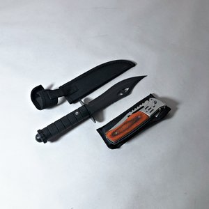 Lote anterior: Dos Cuchillos Tácticos con Hojas Negras y Mangos de Madera