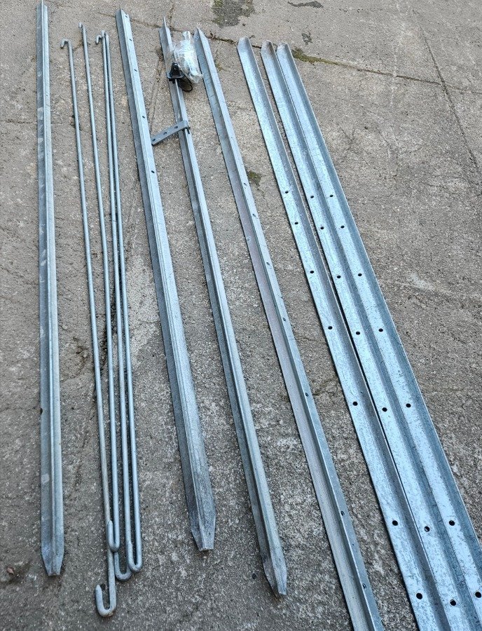 Lote: Postes y otros accesorios alambrados CLIPEX